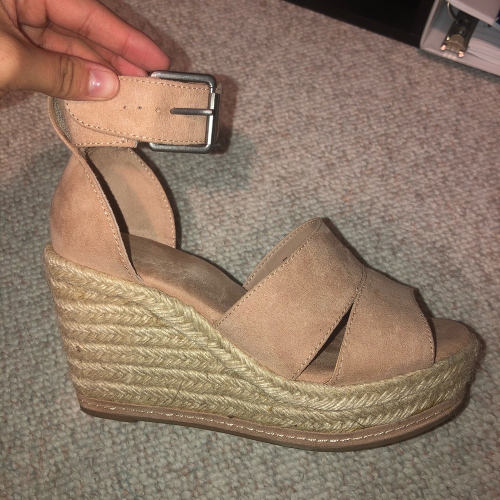 Universal Thread Sandals